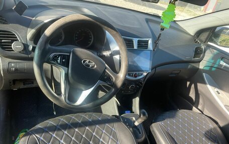 Hyundai Solaris II рестайлинг, 2011 год, 550 000 рублей, 5 фотография