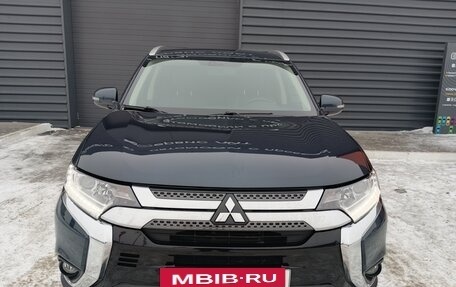 Mitsubishi Outlander III рестайлинг 3, 2019 год, 2 450 000 рублей, 2 фотография