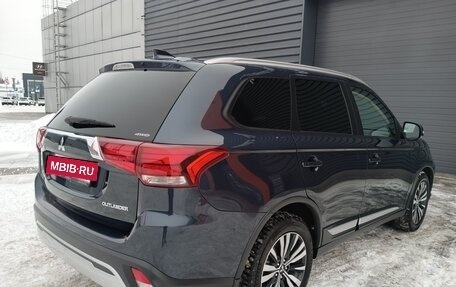 Mitsubishi Outlander III рестайлинг 3, 2019 год, 2 450 000 рублей, 5 фотография