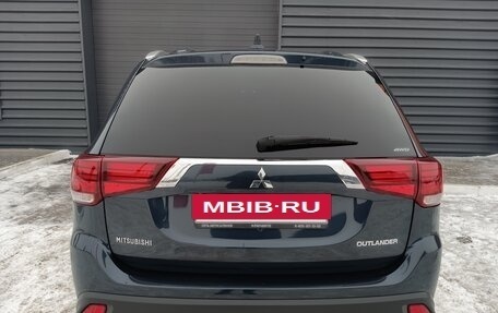 Mitsubishi Outlander III рестайлинг 3, 2019 год, 2 450 000 рублей, 6 фотография