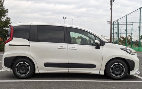 Toyota Sienta, 2022 год, 1 870 000 рублей, 8 фотография