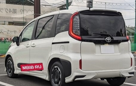 Toyota Sienta, 2022 год, 1 870 000 рублей, 5 фотография