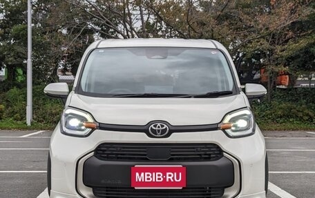 Toyota Sienta, 2022 год, 1 870 000 рублей, 2 фотография