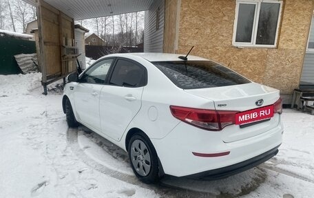 KIA Rio III рестайлинг, 2017 год, 900 000 рублей, 5 фотография