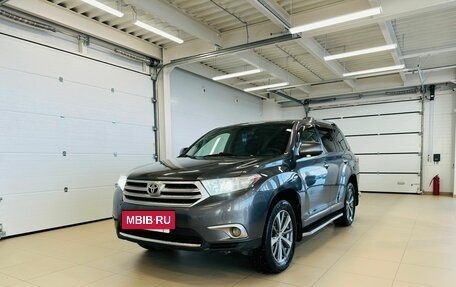 Toyota Highlander III, 2011 год, 2 129 000 рублей, 2 фотография