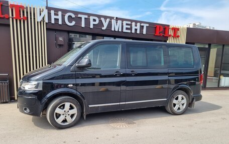 Volkswagen Caravelle T5, 2011 год, 2 000 000 рублей, 2 фотография