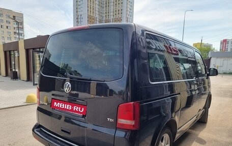 Volkswagen Caravelle T5, 2011 год, 2 000 000 рублей, 4 фотография