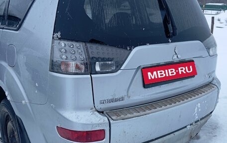 Mitsubishi Outlander III рестайлинг 3, 2008 год, 720 000 рублей, 4 фотография