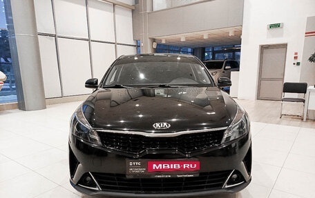 KIA Rio IV, 2021 год, 1 800 000 рублей, 2 фотография