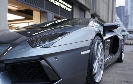 Lamborghini Aventador I рестайлинг, 2013 год, 25 000 000 рублей, 2 фотография