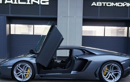 Lamborghini Aventador I рестайлинг, 2013 год, 25 000 000 рублей, 7 фотография