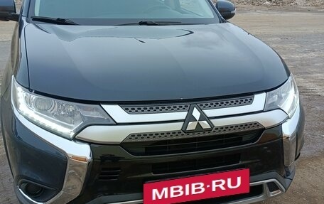 Mitsubishi Outlander III рестайлинг 3, 2019 год, 2 545 500 рублей, 6 фотография