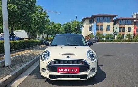 MINI Clubman, 2022 год, 2 500 000 рублей, 2 фотография