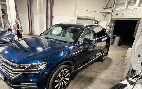 Volkswagen Touareg III, 2019 год, 4 850 000 рублей, 2 фотография