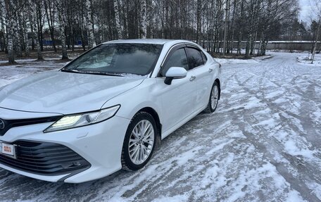 Toyota Camry, 2019 год, 3 250 000 рублей, 2 фотография