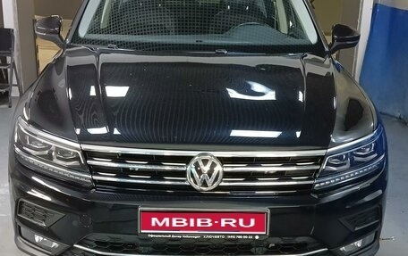 Volkswagen Tiguan II, 2019 год, 3 790 000 рублей, 1 фотография