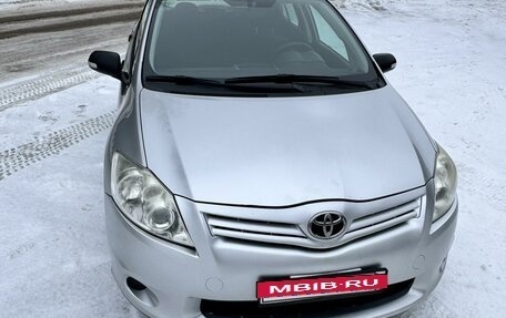 Toyota Auris II, 2011 год, 1 000 000 рублей, 3 фотография