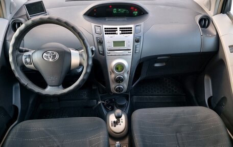 Toyota Yaris III рестайлинг, 2007 год, 604 000 рублей, 11 фотография