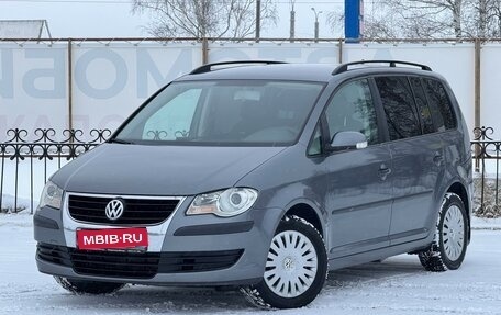 Volkswagen Touran III, 2007 год, 715 000 рублей, 1 фотография