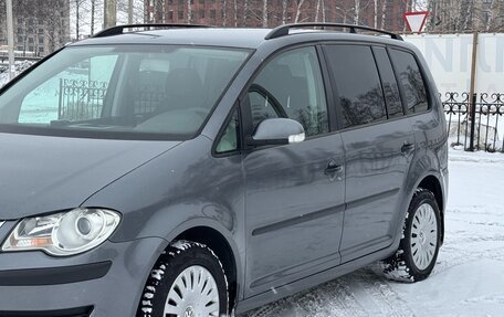 Volkswagen Touran III, 2007 год, 715 000 рублей, 2 фотография