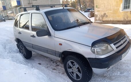 Chevrolet Niva I рестайлинг, 2004 год, 150 000 рублей, 3 фотография