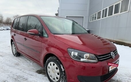 Volkswagen Touran III, 2011 год, 1 090 000 рублей, 2 фотография