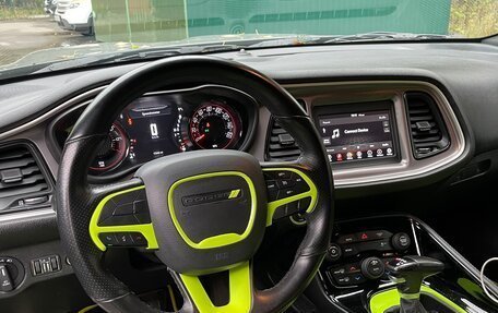 Dodge Challenger III рестайлинг 2, 2018 год, 3 600 000 рублей, 10 фотография