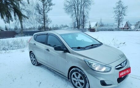 Hyundai Solaris II рестайлинг, 2011 год, 510 000 рублей, 2 фотография