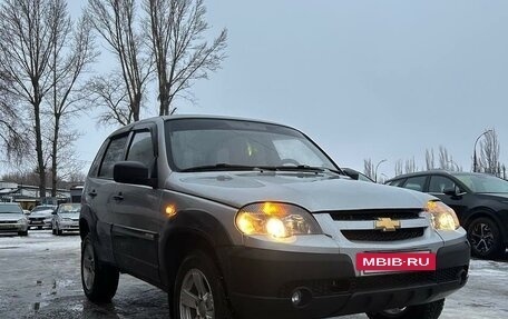 Chevrolet Niva I рестайлинг, 2015 год, 715 000 рублей, 2 фотография