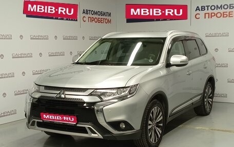 Mitsubishi Outlander III рестайлинг 3, 2019 год, 1 909 000 рублей, 1 фотография