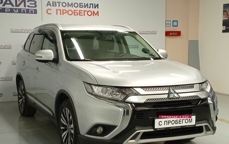 Mitsubishi Outlander III рестайлинг 3, 2019 год, 1 909 000 рублей, 3 фотография