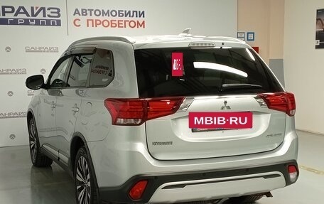 Mitsubishi Outlander III рестайлинг 3, 2019 год, 1 909 000 рублей, 6 фотография