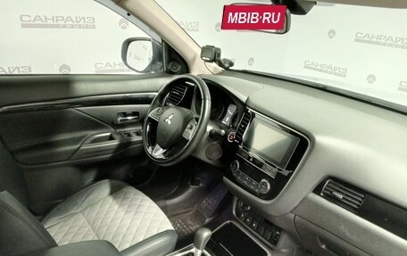 Mitsubishi Outlander III рестайлинг 3, 2019 год, 1 909 000 рублей, 12 фотография