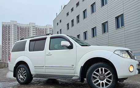 Nissan Pathfinder, 2011 год, 1 850 000 рублей, 2 фотография