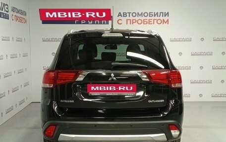 Mitsubishi Outlander III рестайлинг 3, 2016 год, 1 679 000 рублей, 5 фотография