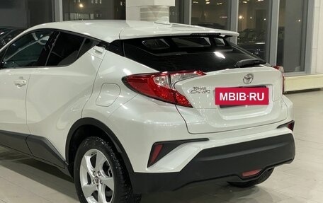 Toyota C-HR I рестайлинг, 2019 год, 2 599 000 рублей, 7 фотография