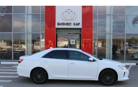 Toyota Camry, 2017 год, 2 450 000 рублей, 8 фотография