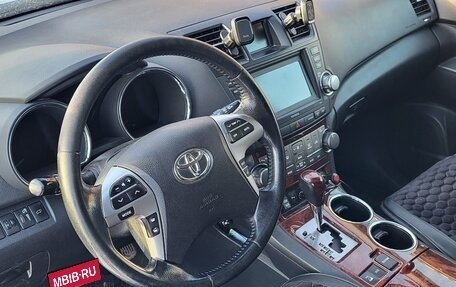 Toyota Highlander III, 2012 год, 1 950 000 рублей, 12 фотография