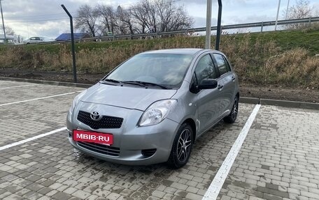 Toyota Yaris III рестайлинг, 2006 год, 490 000 рублей, 7 фотография