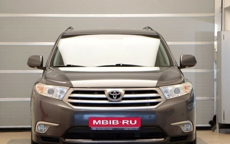 Toyota Highlander III, 2013 год, 2 867 000 рублей, 2 фотография