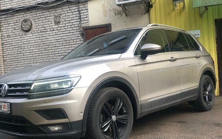 Volkswagen Tiguan II, 2018 год, 2 300 000 рублей, 3 фотография