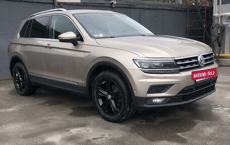 Volkswagen Tiguan II, 2018 год, 2 300 000 рублей, 2 фотография