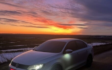 Volkswagen Jetta VI, 2013 год, 1 070 000 рублей, 1 фотография