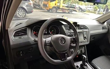 Volkswagen Tiguan II, 2021 год, 2 379 000 рублей, 7 фотография