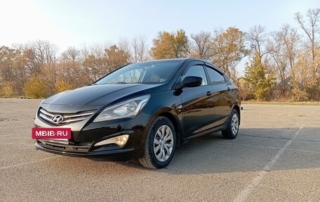 Hyundai Solaris II рестайлинг, 2015 год, 955 000 рублей, 3 фотография