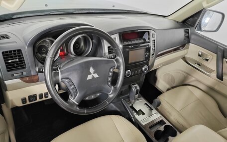 Mitsubishi Pajero IV, 2017 год, 3 099 000 рублей, 13 фотография