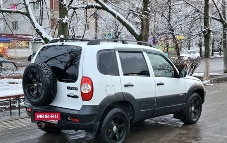 Chevrolet Niva I рестайлинг, 2017 год, 798 000 рублей, 2 фотография