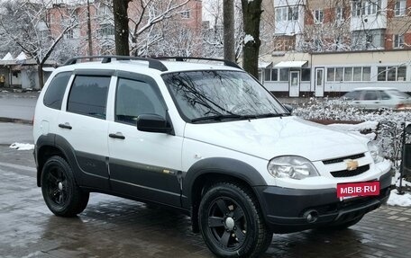 Chevrolet Niva I рестайлинг, 2017 год, 798 000 рублей, 3 фотография