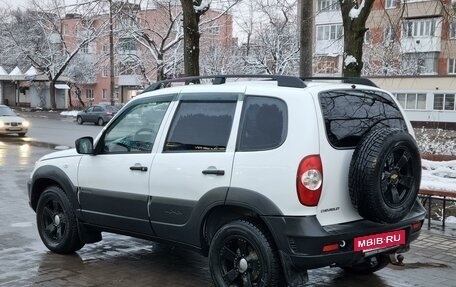 Chevrolet Niva I рестайлинг, 2017 год, 798 000 рублей, 4 фотография