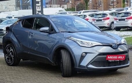 Toyota C-HR I рестайлинг, 2023 год, 4 421 000 рублей, 2 фотография